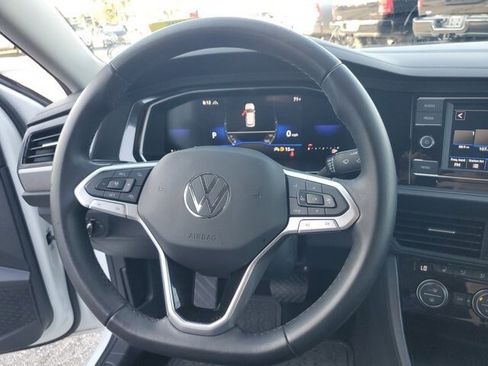 Used 2023 Volkswagen Jetta SE w/ Panoramic Sunroof Package image 27