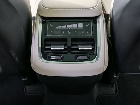 Certified 2025 Volvo XC90 B6 Plus image 21