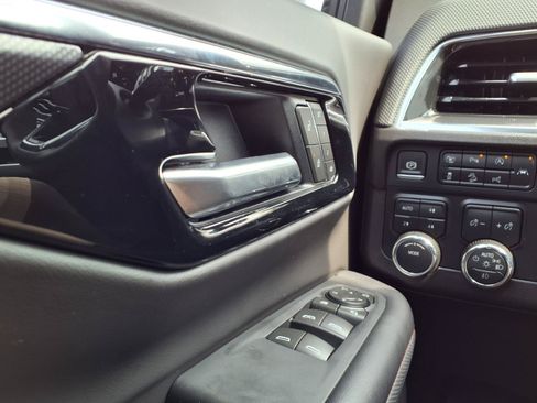 Used 2025 Chevrolet Suburban RST w/ Comfort Package AWD/4WD image 13