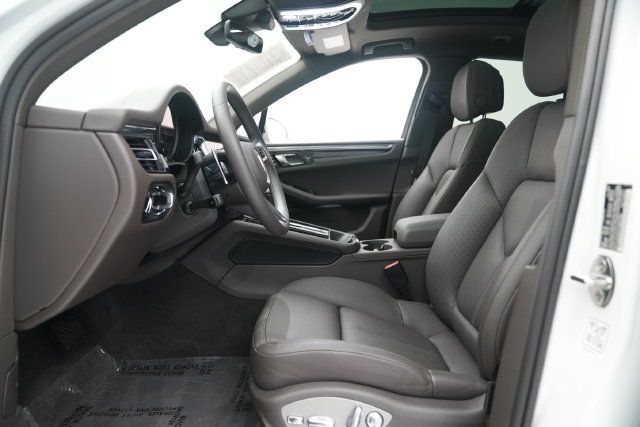 Certified 2026 Porsche Macan AWD/4WD image 10