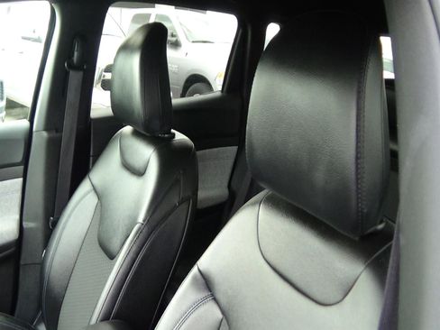 Certified 2025 Jeep Compass Latitude AWD/4WD image 18