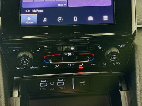 New 2025 Jeep Grand Cherokee L Laredo image 15