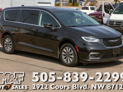 Used 2023 Chrysler Pacifica Touring-L