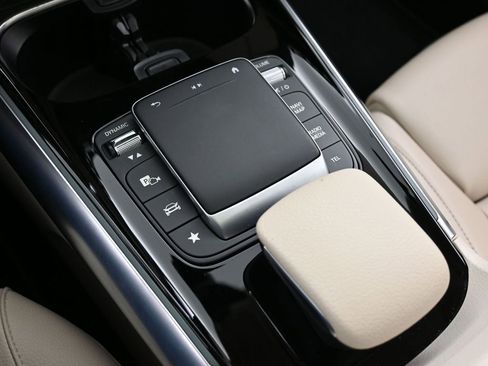 Used 2022 Mercedes-Benz GLA 250 4MATIC image 23