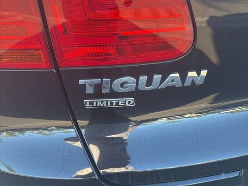 Used 2017 Volkswagen Tiguan Limited w/ Premium Package image 3