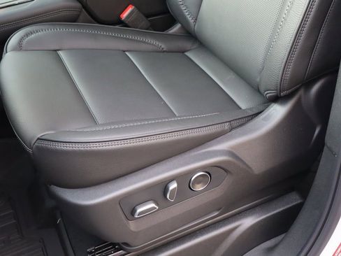 New 2026 GMC Yukon Denali w/ Sun & Power Step Package image 12