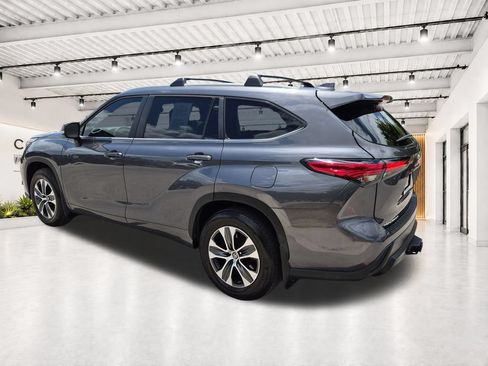Used 2023 Toyota Highlander XLE AWD/4WD image 9