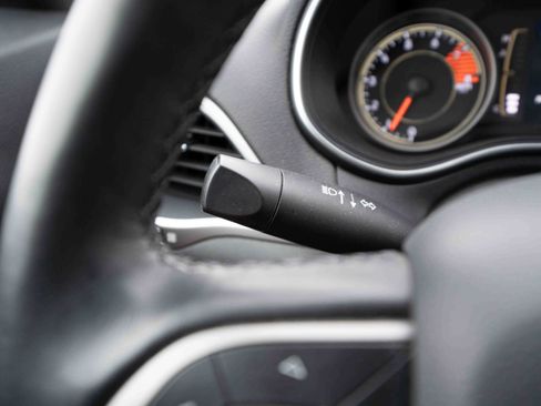 Used 2019 Jeep Cherokee Latitude Plus w/ Cold Weather Group image 13