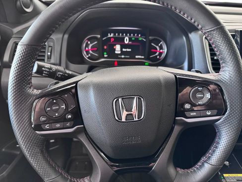 Used 2025 Honda Passport Black Edition image 13