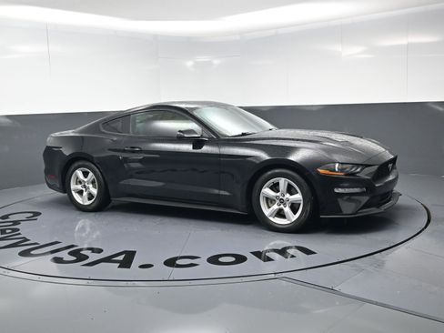 Used 2018 Ford Mustang Coupe image 2