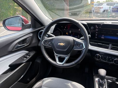 Used 2025 Chevrolet Trax LT w/ LT Convenience Package FWD image 33