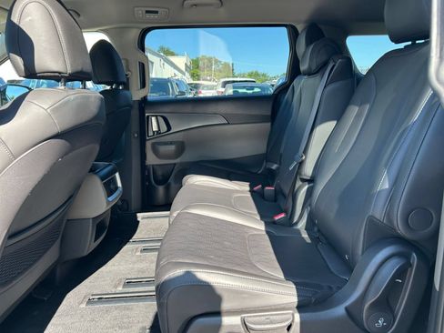 Used 2026 Kia Carnival FWD image 24