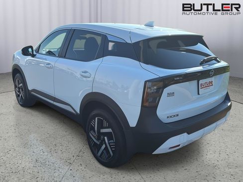 Used 2025 Nissan Kicks SV FWD image 4