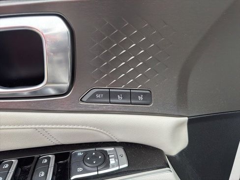 Used 2022 Kia Sorento SX Prestige w/ Panoramic Sunroof Package image 8