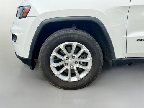 Used 2021 Jeep Grand Cherokee Laredo X AWD/4WD image 30