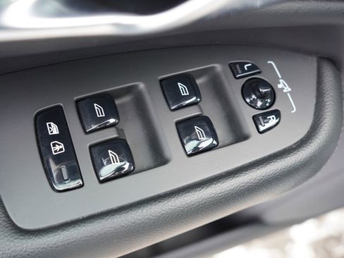 Used 2020 Volvo XC90 T5 Momentum w/ Protection Package Premier image 25