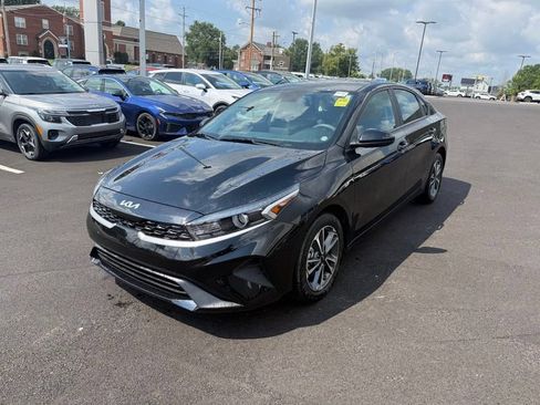 Used 2023 Kia Forte LXS FWD image 3