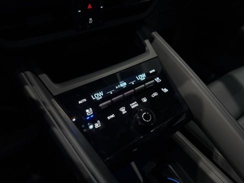 Used 2025 Porsche Macan 4 Electric image 18