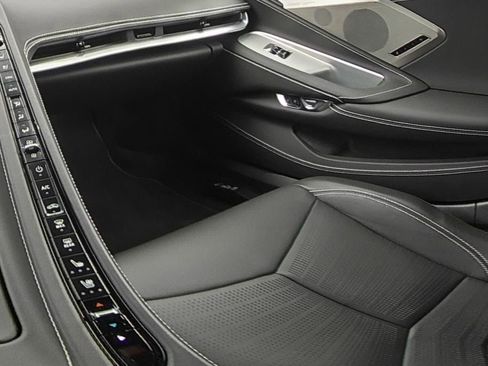 Used 2025 Chevrolet Corvette Stingray Premium Cpe w/ Z51 Performance Package RWD image 17