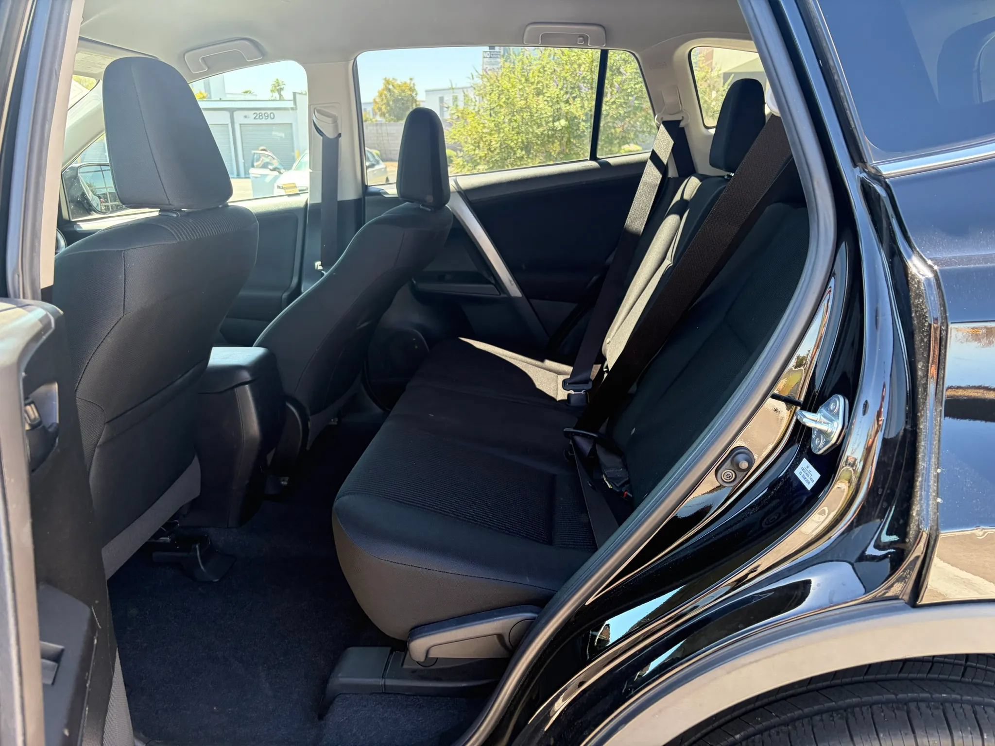 Used 2018 Toyota RAV4 LE w/ Carpet Mat Package FWD image 10