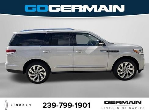 Used 2023 Lincoln Navigator Reserve RWD image 8