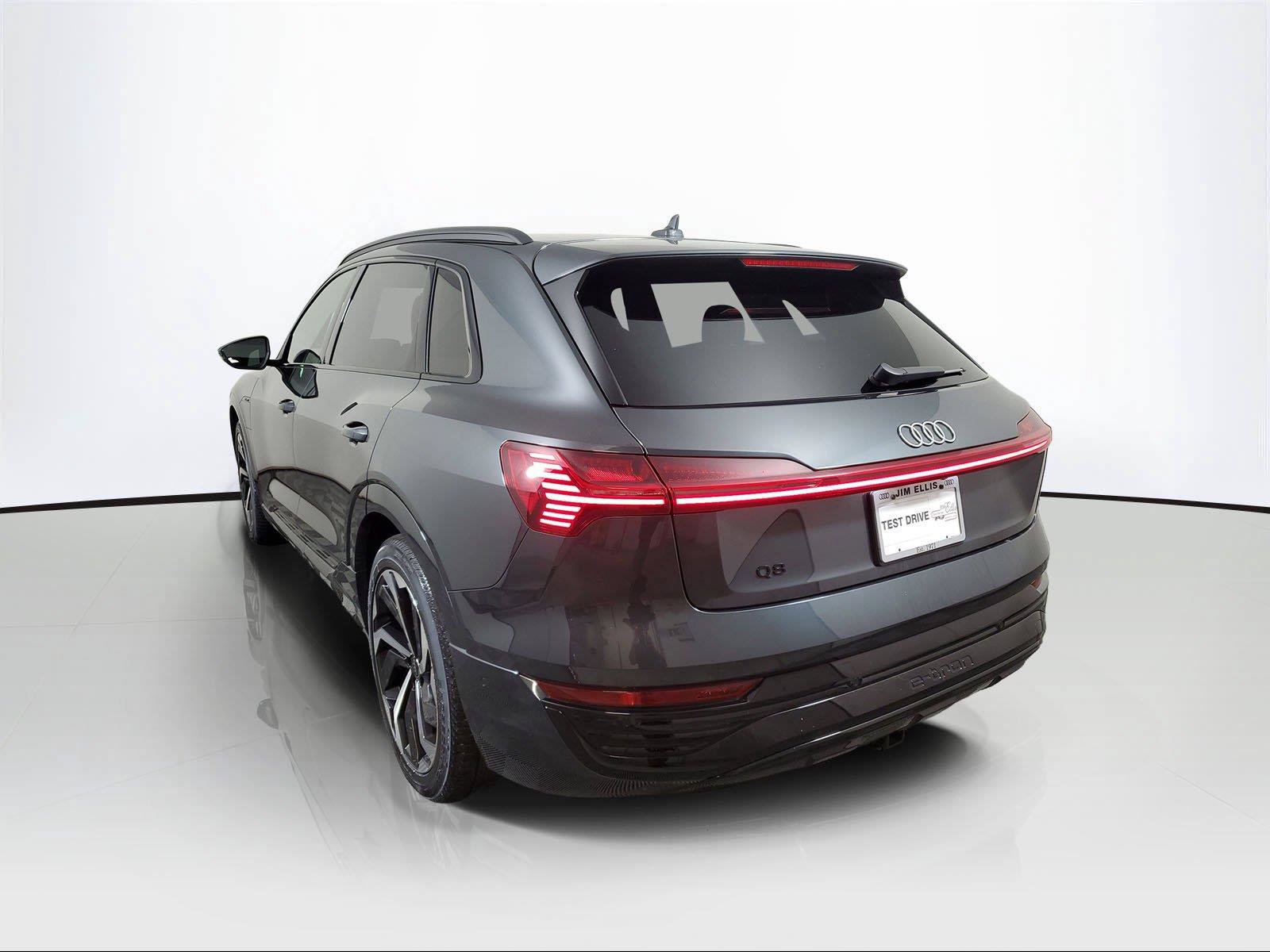 Used 2024 Audi Q8 e-tron Premium Plus w/ Premium Plus Package AWD/4WD image 4