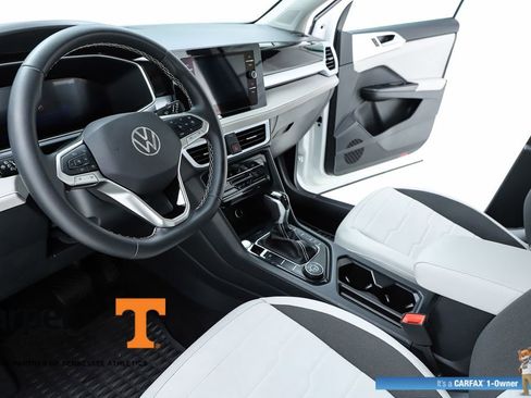 Used 2025 Volkswagen Taos SE w/ Panoramic Sunroof Package image 19