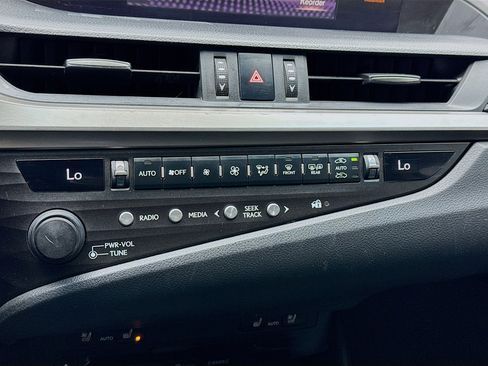 Used 2019 Lexus ES 350 ES 350 Luxury w/ Premium Package image 12