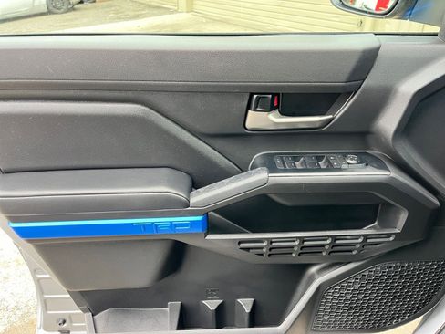 Used 2025 Toyota Tacoma TRD Off-Road image 20