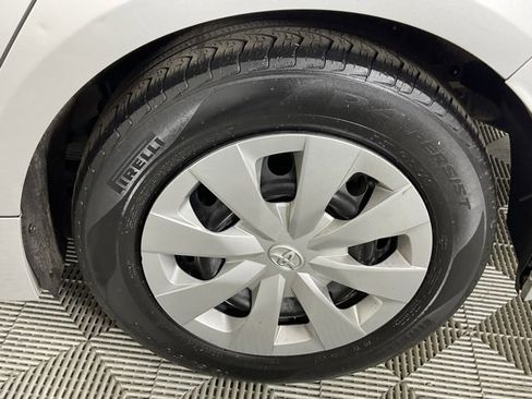 Used 2020 Toyota Corolla L image 9