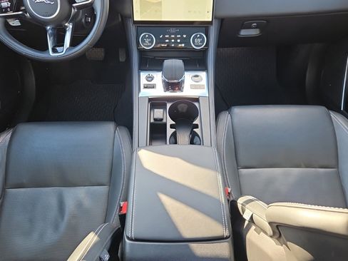 Used 2024 Jaguar F-PACE R-Dynamic S image 23