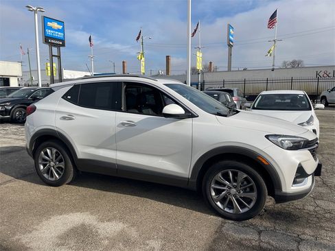 Used 2023 Buick Encore GX Essence w/ Experience Buick Package image 3