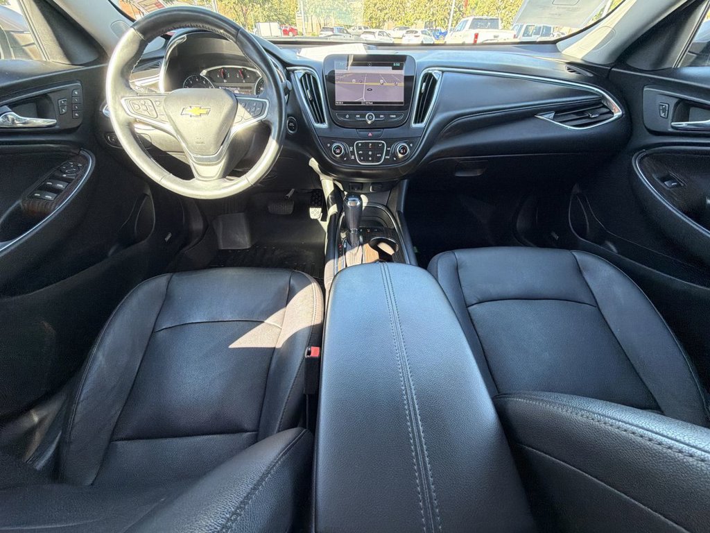 Used 2018 Chevrolet Malibu Premier w/ Premier Sun and Wheel Package FWD image 25