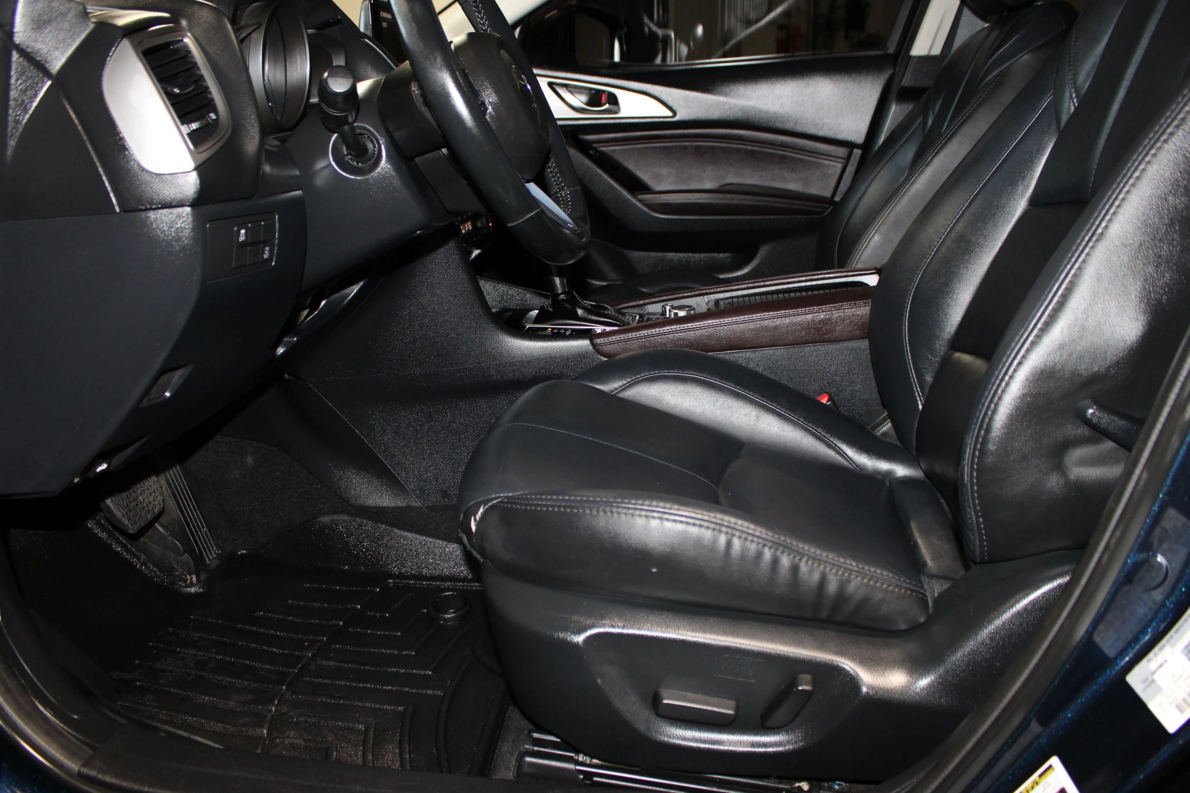 Used 2018 MAZDA MAZDA3 Touring FWD image 29