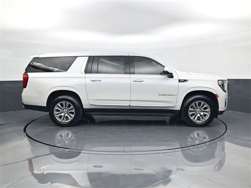 Used 2021 GMC Yukon XL Denali image 4