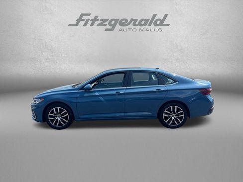 Used 2025 Volkswagen Jetta SE FWD image 6