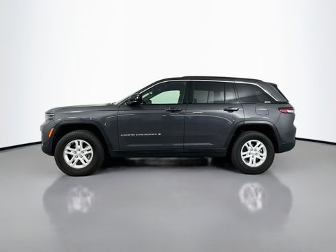 Used 2025 Jeep Grand Cherokee Laredo w/ Luxury Tech Group I AWD/4WD image 4