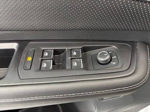 Used 2024 Volkswagen Atlas Cross Sport SEL R-Line AWD/4WD image 9