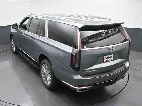 Used 2023 Cadillac Escalade ESV Premium Luxury image 46