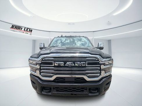Used 2026 RAM 3500 Laramie AWD/4WD image 7