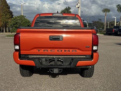 Used 2018 Toyota Tacoma TRD Sport image 5