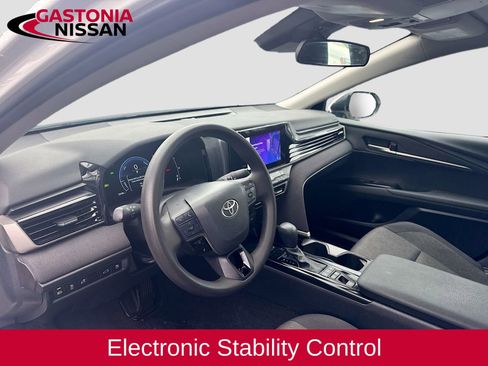 Used 2025 Toyota Camry LE image 9