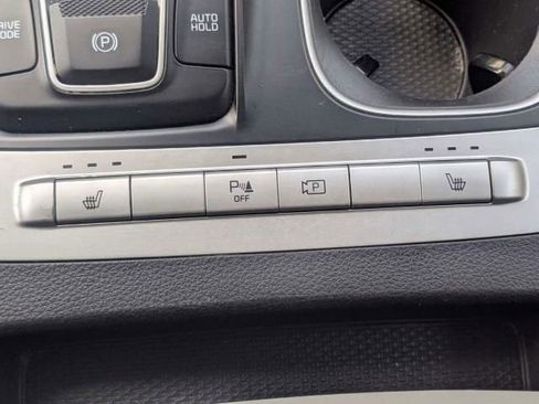 Used 2024 Kia Carnival LX FWD image 14