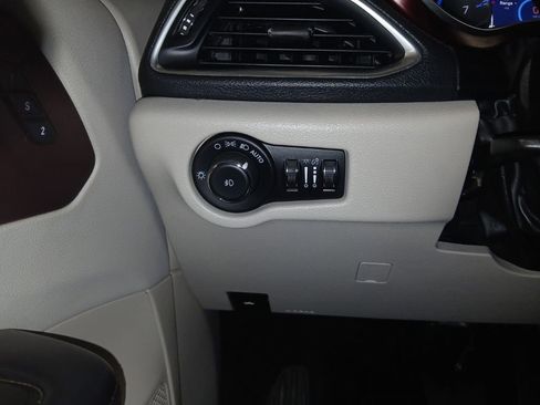 Used 2020 Chrysler Pacifica Limited FWD image 10
