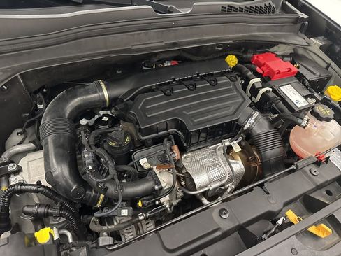 Used 2023 Jeep Renegade Latitude image 40