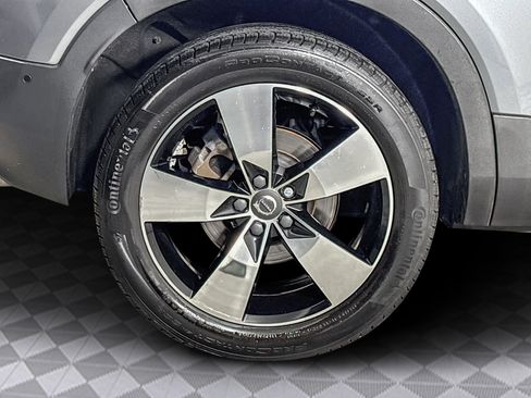 Used 2019 Volvo XC40 T4 Momentum image 37