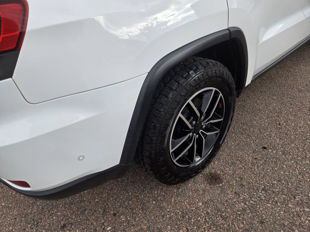 Used 2019 Jeep Grand Cherokee Trailhawk AWD/4WD image 11
