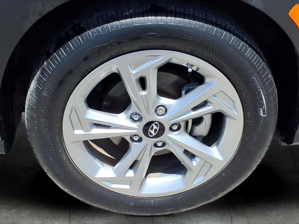 Used 2023 Hyundai Kona SEL w/ Cargo Package FWD image 4