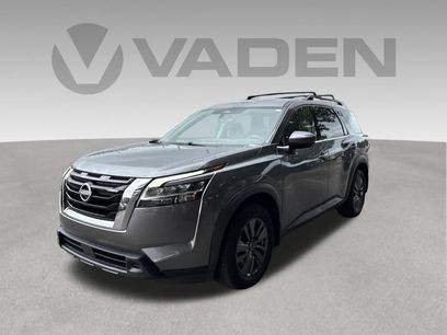 Used 2022 Nissan Pathfinder SV w/ SV Premium Package
