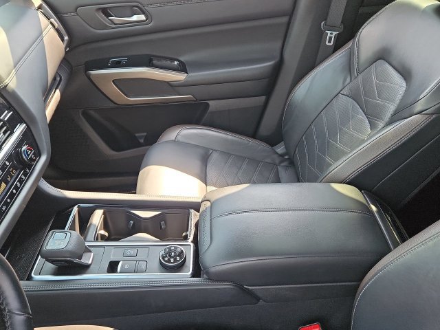 Used 2023 Nissan Pathfinder Platinum AWD/4WD image 21